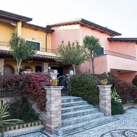 בית נופש Borgo Il Castello Tortoreto